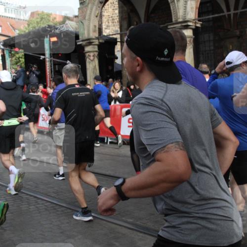 05.10.2025 - 20. swb-Marathon Bremen Yannick Fuchs http://msf.ph/oto/9318949 05.10.2025 11:33:01 Ziel  meine-sportfotos.de