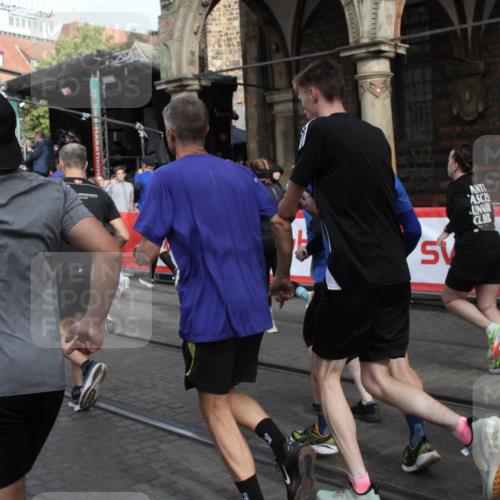 05.10.2025 - 20. swb-Marathon Bremen Yannick Fuchs http://msf.ph/oto/9318950 05.10.2025 11:33:01 Ziel  meine-sportfotos.de