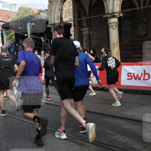 05.10.2025 - 20. swb-Marathon Bremen Yannick Fuchs http://msf.ph/oto/9318951 05.10.2025 11:33:01 Ziel  meine-sportfotos.de