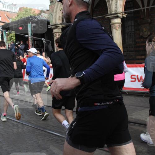 05.10.2025 - 20. swb-Marathon Bremen Yannick Fuchs http://msf.ph/oto/9318953 05.10.2025 11:33:02 Ziel  meine-sportfotos.de