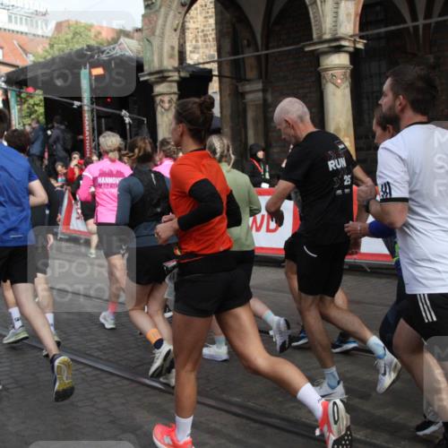 05.10.2025 - 20. swb-Marathon Bremen Yannick Fuchs http://msf.ph/oto/9318955 05.10.2025 11:33:03 Ziel  meine-sportfotos.de
