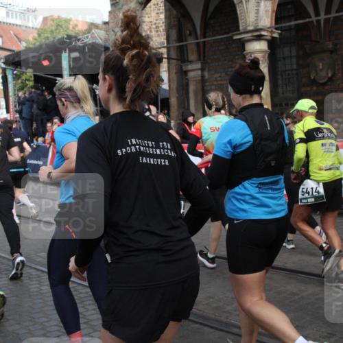 05.10.2025 - 20. swb-Marathon Bremen Yannick Fuchs http://msf.ph/oto/9318961 05.10.2025 11:33:06 Ziel  meine-sportfotos.de