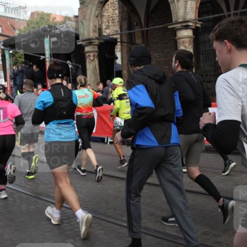 05.10.2025 - 20. swb-Marathon Bremen Yannick Fuchs http://msf.ph/oto/9318962 05.10.2025 11:33:06 Ziel  meine-sportfotos.de