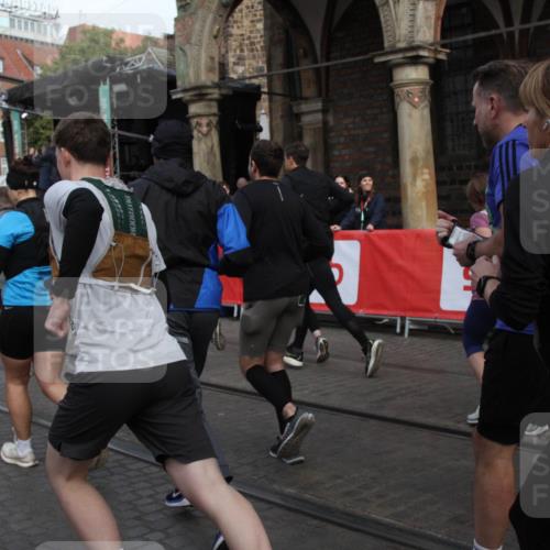 05.10.2025 - 20. swb-Marathon Bremen Yannick Fuchs http://msf.ph/oto/9318963 05.10.2025 11:33:07 Ziel  meine-sportfotos.de
