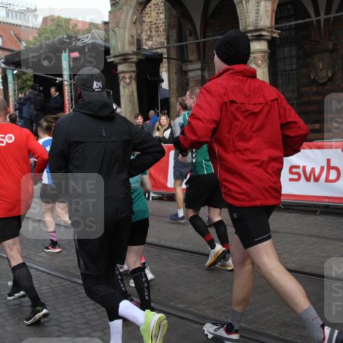 05.10.2025 - 20. swb-Marathon Bremen Yannick Fuchs http://msf.ph/oto/9318966 05.10.2025 11:33:08 Ziel  meine-sportfotos.de