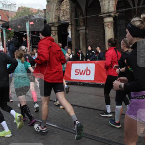 05.10.2025 - 20. swb-Marathon Bremen Yannick Fuchs http://msf.ph/oto/9318967 05.10.2025 11:33:08 Ziel  meine-sportfotos.de