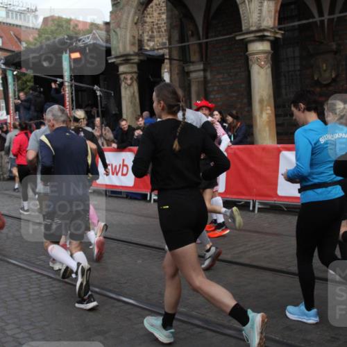 05.10.2025 - 20. swb-Marathon Bremen Yannick Fuchs http://msf.ph/oto/9318973 05.10.2025 11:33:11 Ziel  meine-sportfotos.de