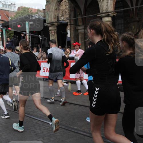 05.10.2025 - 20. swb-Marathon Bremen Yannick Fuchs http://msf.ph/oto/9318974 05.10.2025 11:33:11 Ziel  meine-sportfotos.de