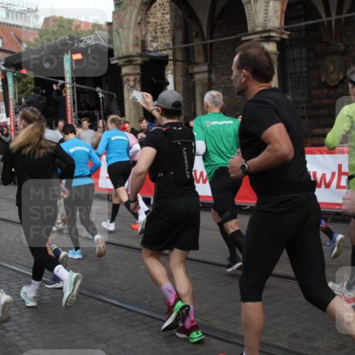 05.10.2025 - 20. swb-Marathon Bremen Yannick Fuchs http://msf.ph/oto/9318977 05.10.2025 11:33:12 Ziel  meine-sportfotos.de