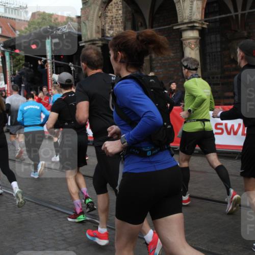 05.10.2025 - 20. swb-Marathon Bremen Yannick Fuchs http://msf.ph/oto/9318978 05.10.2025 11:33:12 Ziel  meine-sportfotos.de