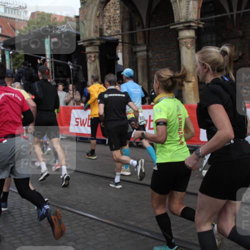 05.10.2025 - 20. swb-Marathon Bremen Yannick Fuchs http://msf.ph/oto/9318981 05.10.2025 11:33:14 Ziel  meine-sportfotos.de