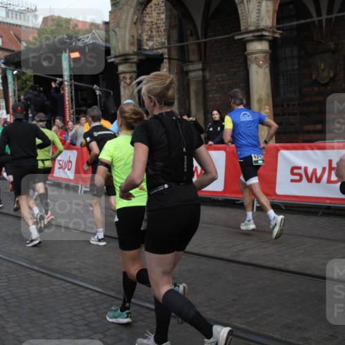 05.10.2025 - 20. swb-Marathon Bremen Yannick Fuchs http://msf.ph/oto/9318982 05.10.2025 11:33:14 Ziel  meine-sportfotos.de