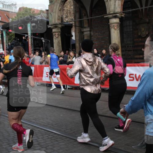 05.10.2025 - 20. swb-Marathon Bremen Yannick Fuchs http://msf.ph/oto/9318985 05.10.2025 11:33:15 Ziel  meine-sportfotos.de