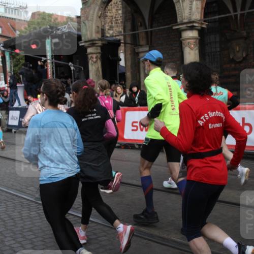 05.10.2025 - 20. swb-Marathon Bremen Yannick Fuchs http://msf.ph/oto/9318987 05.10.2025 11:33:16 Ziel  meine-sportfotos.de
