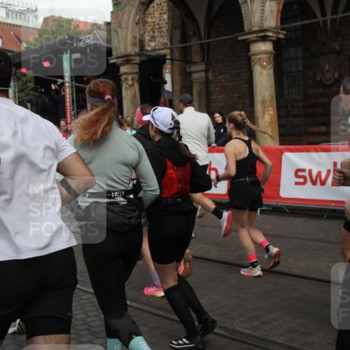 05.10.2025 - 20. swb-Marathon Bremen Yannick Fuchs http://msf.ph/oto/9318990 05.10.2025 11:33:17 Ziel  meine-sportfotos.de