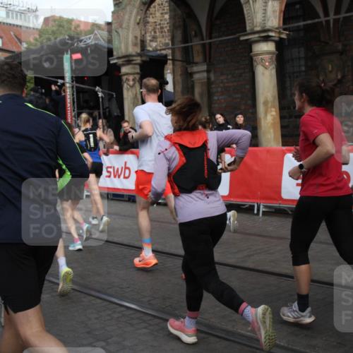 05.10.2025 - 20. swb-Marathon Bremen Yannick Fuchs http://msf.ph/oto/9318996 05.10.2025 11:33:19 Ziel  meine-sportfotos.de
