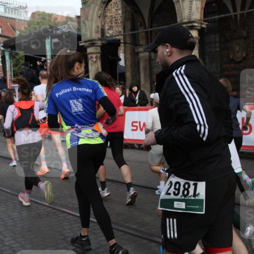 05.10.2025 - 20. swb-Marathon Bremen Yannick Fuchs http://msf.ph/oto/9318998 05.10.2025 11:33:20 Ziel  meine-sportfotos.de