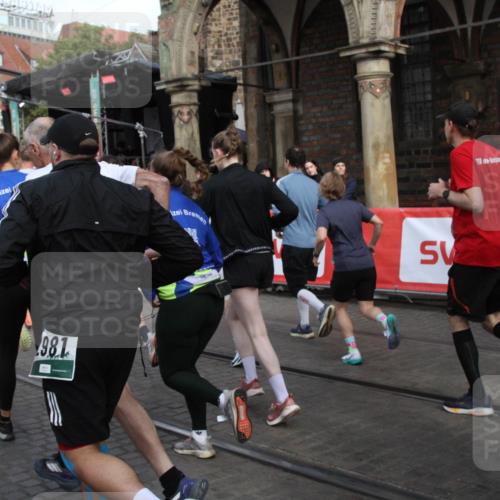 05.10.2025 - 20. swb-Marathon Bremen Yannick Fuchs http://msf.ph/oto/9318999 05.10.2025 11:33:20 Ziel  meine-sportfotos.de