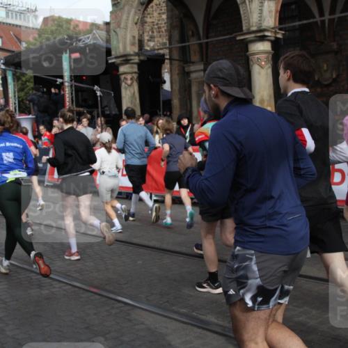 05.10.2025 - 20. swb-Marathon Bremen Yannick Fuchs http://msf.ph/oto/9319000 05.10.2025 11:33:21 Ziel  meine-sportfotos.de