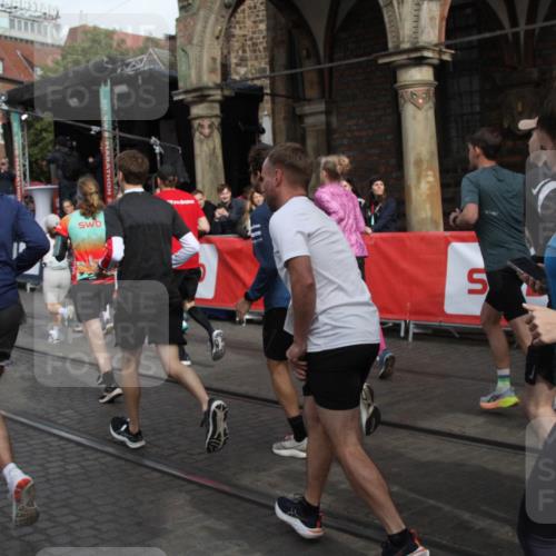 05.10.2025 - 20. swb-Marathon Bremen Yannick Fuchs http://msf.ph/oto/9319002 05.10.2025 11:33:22 Ziel  meine-sportfotos.de
