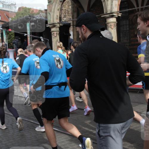 05.10.2025 - 20. swb-Marathon Bremen Yannick Fuchs http://msf.ph/oto/9319006 05.10.2025 11:33:23 Ziel  meine-sportfotos.de