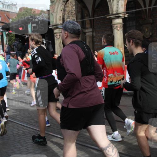 05.10.2025 - 20. swb-Marathon Bremen Yannick Fuchs http://msf.ph/oto/9319008 05.10.2025 11:33:24 Ziel  meine-sportfotos.de