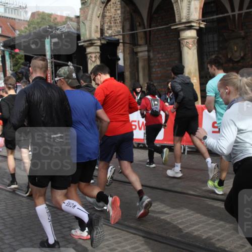 05.10.2025 - 20. swb-Marathon Bremen Yannick Fuchs http://msf.ph/oto/9319011 05.10.2025 11:33:25 Ziel  meine-sportfotos.de
