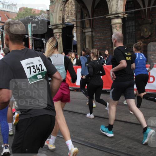 05.10.2025 - 20. swb-Marathon Bremen Yannick Fuchs http://msf.ph/oto/9319021 05.10.2025 11:33:30 Ziel  meine-sportfotos.de