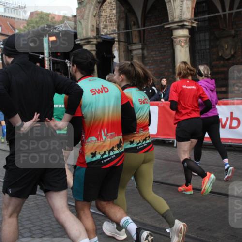 05.10.2025 - 20. swb-Marathon Bremen Yannick Fuchs http://msf.ph/oto/9319025 05.10.2025 11:33:31 Ziel  meine-sportfotos.de