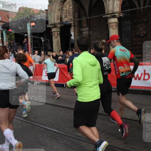 05.10.2025 - 20. swb-Marathon Bremen Yannick Fuchs http://msf.ph/oto/9319031 05.10.2025 11:33:34 Ziel  meine-sportfotos.de