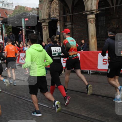 05.10.2025 - 20. swb-Marathon Bremen Yannick Fuchs http://msf.ph/oto/9319032 05.10.2025 11:33:34 Ziel  meine-sportfotos.de