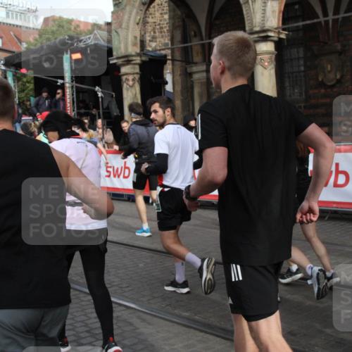 05.10.2025 - 20. swb-Marathon Bremen Yannick Fuchs http://msf.ph/oto/9319035 05.10.2025 11:33:35 Ziel  meine-sportfotos.de