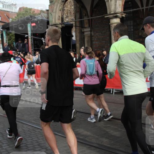 05.10.2025 - 20. swb-Marathon Bremen Yannick Fuchs http://msf.ph/oto/9319036 05.10.2025 11:33:35 Ziel  meine-sportfotos.de
