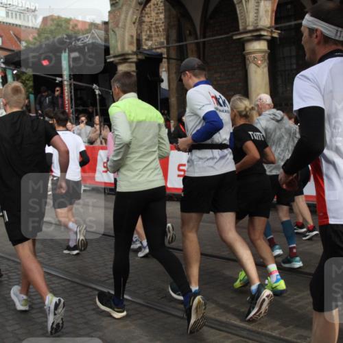 05.10.2025 - 20. swb-Marathon Bremen Yannick Fuchs http://msf.ph/oto/9319037 05.10.2025 11:33:36 Ziel  meine-sportfotos.de