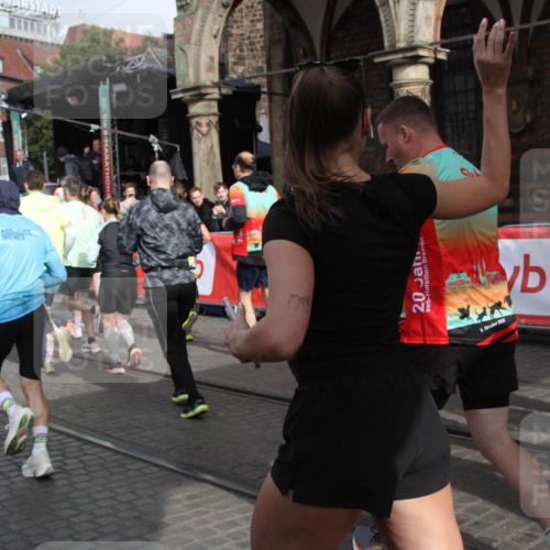 05.10.2025 - 20. swb-Marathon Bremen Yannick Fuchs http://msf.ph/oto/9319042 05.10.2025 11:33:38 Ziel  meine-sportfotos.de
