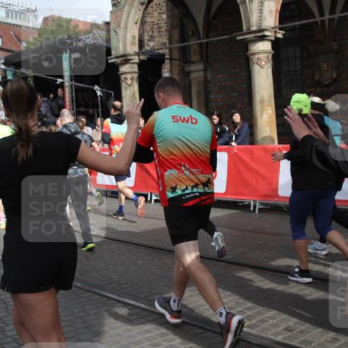 05.10.2025 - 20. swb-Marathon Bremen Yannick Fuchs http://msf.ph/oto/9319043 05.10.2025 11:33:38 Ziel  meine-sportfotos.de