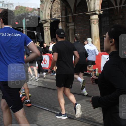 05.10.2025 - 20. swb-Marathon Bremen Yannick Fuchs http://msf.ph/oto/9319047 05.10.2025 11:33:41 Ziel  meine-sportfotos.de