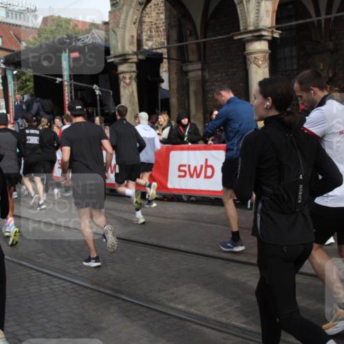 05.10.2025 - 20. swb-Marathon Bremen Yannick Fuchs http://msf.ph/oto/9319049 05.10.2025 11:33:42 Ziel  meine-sportfotos.de