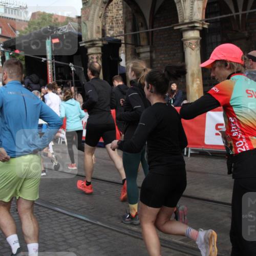 05.10.2025 - 20. swb-Marathon Bremen Yannick Fuchs http://msf.ph/oto/9319055 05.10.2025 11:33:44 Ziel  meine-sportfotos.de