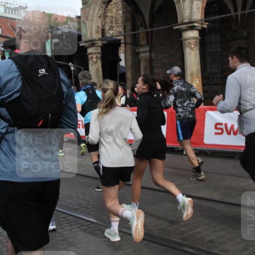 05.10.2025 - 20. swb-Marathon Bremen Yannick Fuchs http://msf.ph/oto/9319060 05.10.2025 11:33:46 Ziel  meine-sportfotos.de