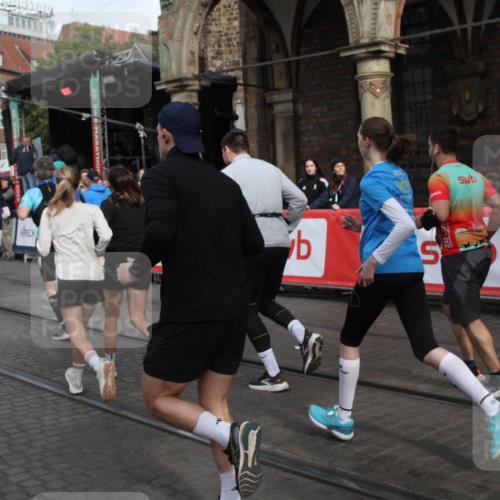 05.10.2025 - 20. swb-Marathon Bremen Yannick Fuchs http://msf.ph/oto/9319062 05.10.2025 11:33:47 Ziel  meine-sportfotos.de