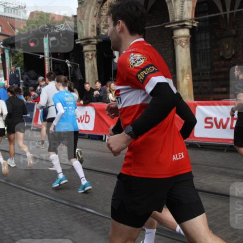 05.10.2025 - 20. swb-Marathon Bremen Yannick Fuchs http://msf.ph/oto/9319064 05.10.2025 11:33:47 Ziel  meine-sportfotos.de
