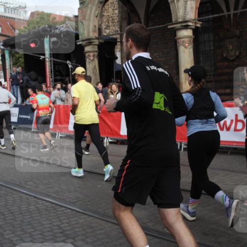 05.10.2025 - 20. swb-Marathon Bremen Yannick Fuchs http://msf.ph/oto/9319068 05.10.2025 11:33:49 Ziel  meine-sportfotos.de