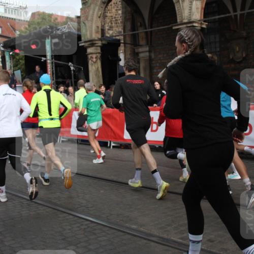 05.10.2025 - 20. swb-Marathon Bremen Yannick Fuchs http://msf.ph/oto/9319075 05.10.2025 11:33:52 Ziel  meine-sportfotos.de