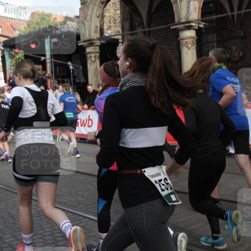 05.10.2025 - 20. swb-Marathon Bremen Yannick Fuchs http://msf.ph/oto/9319087 05.10.2025 11:33:57 Ziel  meine-sportfotos.de