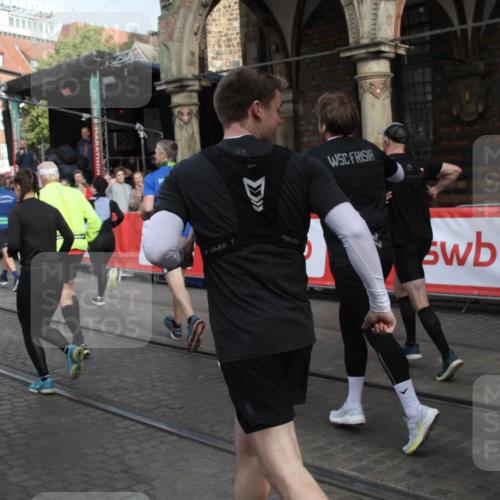 05.10.2025 - 20. swb-Marathon Bremen Yannick Fuchs http://msf.ph/oto/9319089 05.10.2025 11:33:58 Ziel  meine-sportfotos.de
