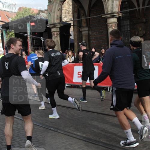 05.10.2025 - 20. swb-Marathon Bremen Yannick Fuchs http://msf.ph/oto/9319090 05.10.2025 11:33:58 Ziel  meine-sportfotos.de