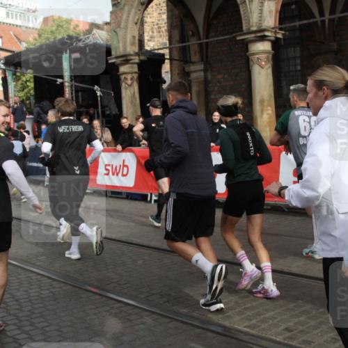 05.10.2025 - 20. swb-Marathon Bremen Yannick Fuchs http://msf.ph/oto/9319091 05.10.2025 11:33:59 Ziel  meine-sportfotos.de