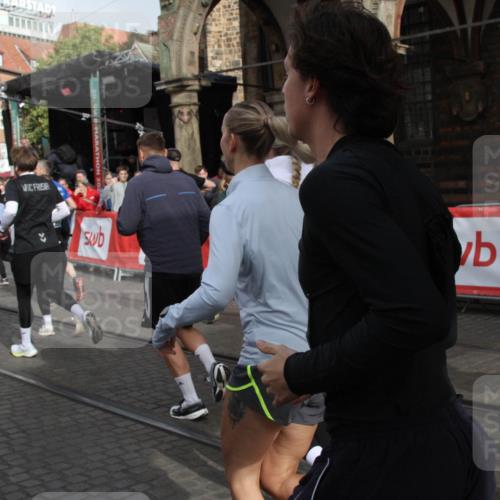 05.10.2025 - 20. swb-Marathon Bremen Yannick Fuchs http://msf.ph/oto/9319092 05.10.2025 11:33:59 Ziel  meine-sportfotos.de