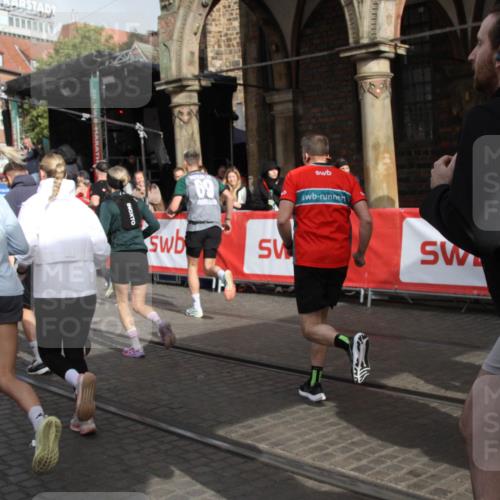 05.10.2025 - 20. swb-Marathon Bremen Yannick Fuchs http://msf.ph/oto/9319093 05.10.2025 11:34:00 Ziel  meine-sportfotos.de